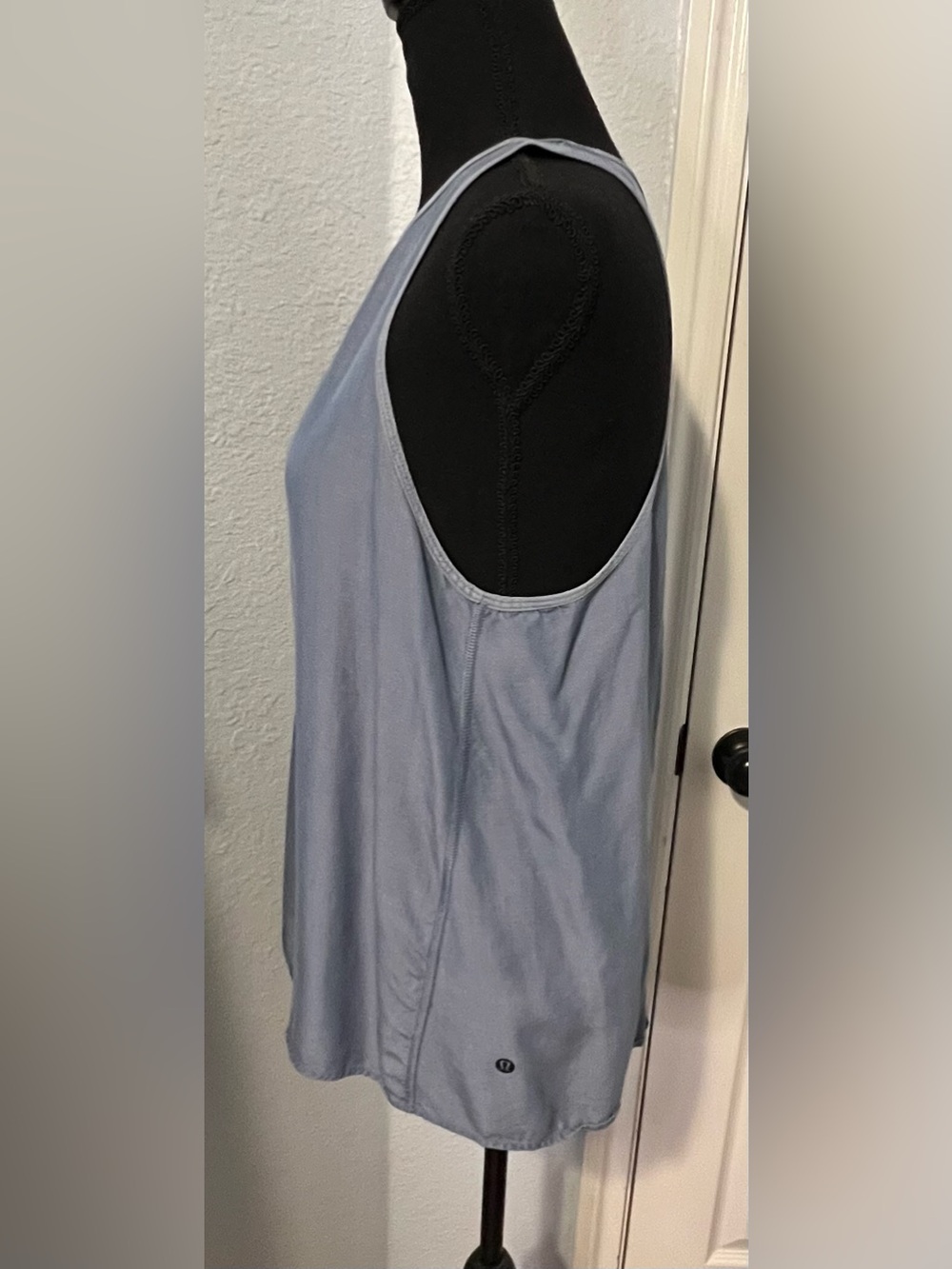 lululemon athletica Light Blue Chambray Split Racerback Tank EUC - Picture 3 of 6